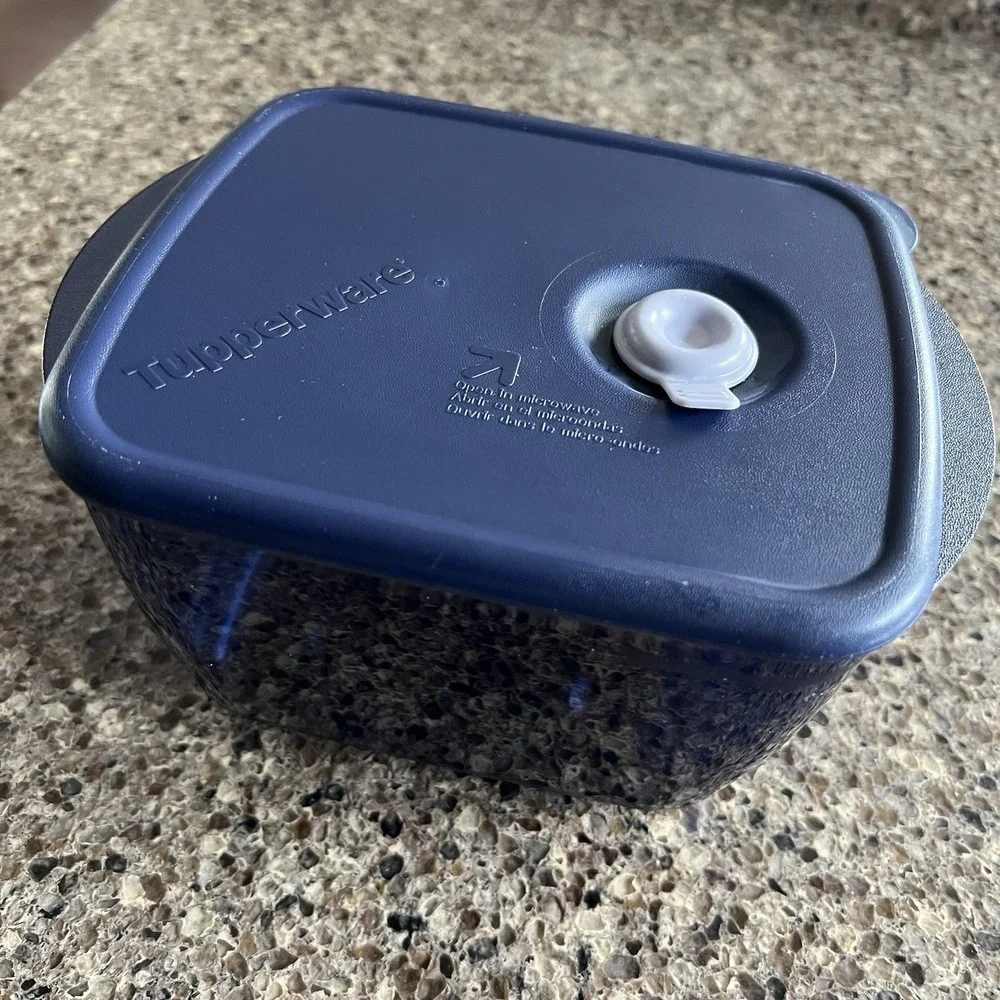Tupperware Blue 6 1/4 Cup Container With Vented Matching Lid Microwave Or Refrig